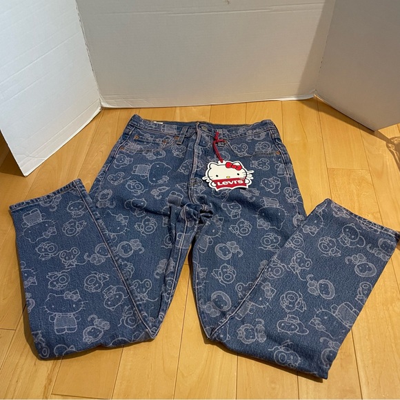 NWT Levi’s x Hello Kitty print slim jeans - Picture 7 of 9